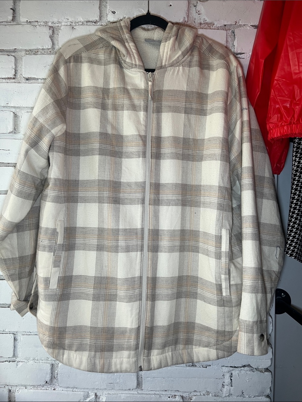 Columbia Cream Sherpa lined hooded sweater Jacket